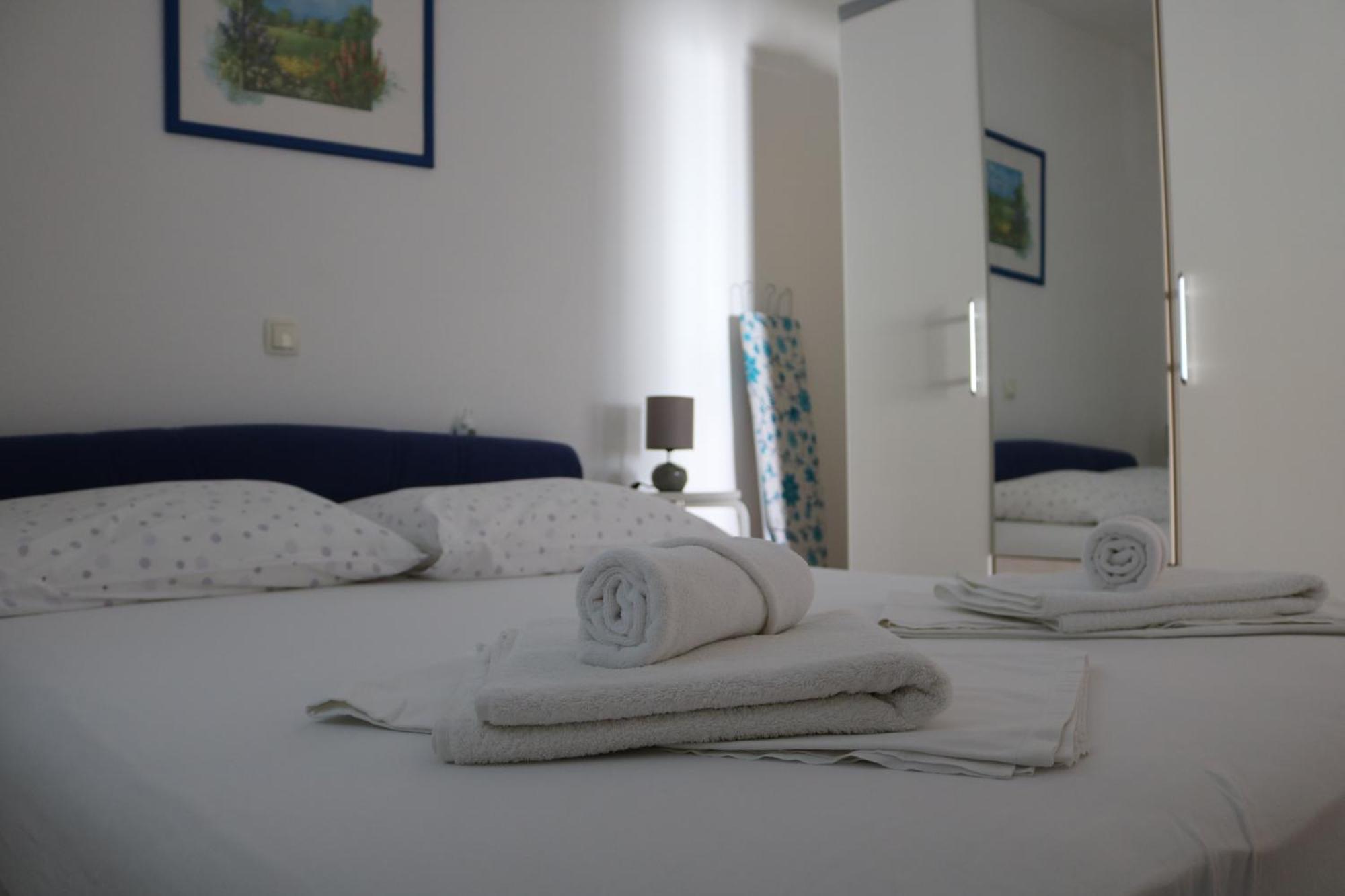 Andrea Apartments Trogir Bagian luar foto